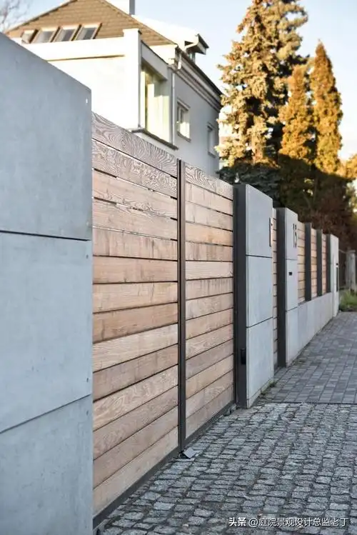 来自:>陈正兴>《景观设计>这个围墙一直是老丁比较欣赏的一个围墙,在