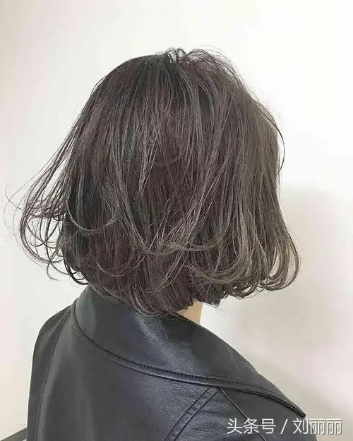 2018流行"0层次"发型,美得有态度,无论直卷都出众