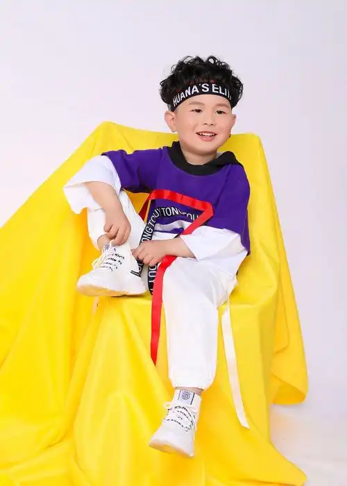 甘小逗的儿童摄影作品《小童星》