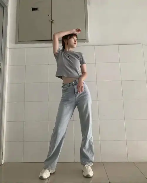 辣妹拍照姿势凹造型