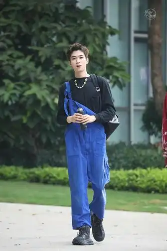 开一个张腾穿搭楼,咱们腾子不只有花衬衫