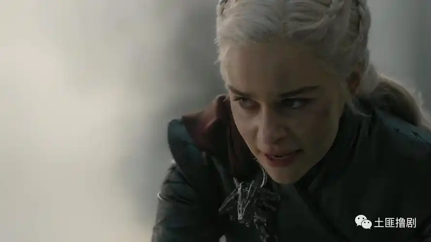 原创权游编剧有多偏心,烧了君临让龙妈黑化,二丫挺过屠城还给送马