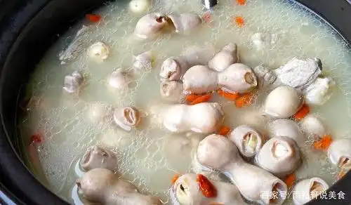 我家就爱这锅小肠莲子汤,营养又滋补,孩子三天两头点名要吃