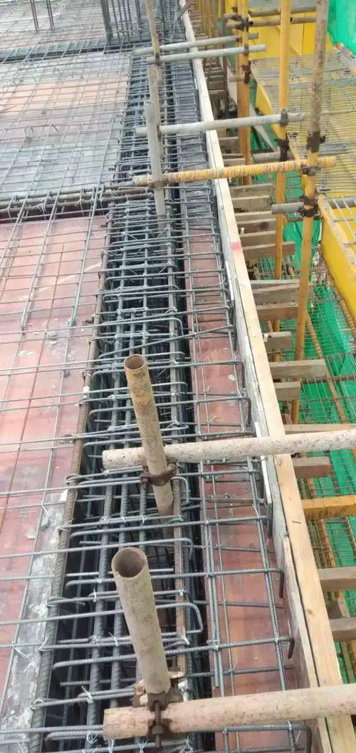 行政后勤楼六层脚手架连墙件预埋整改后