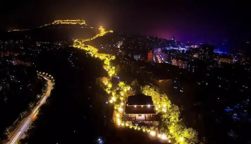 这是重庆市云阳县新县城2017年元旦和春节的夜景灯光,家乡变得真美呀.