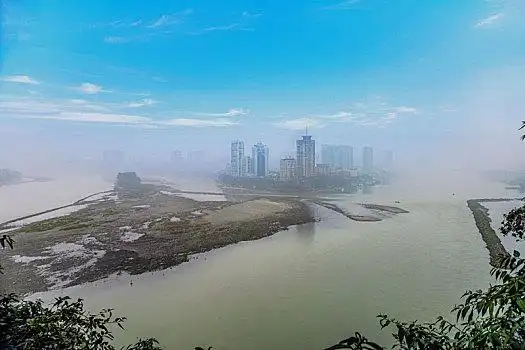 乐山大佛脚下的三江汇流