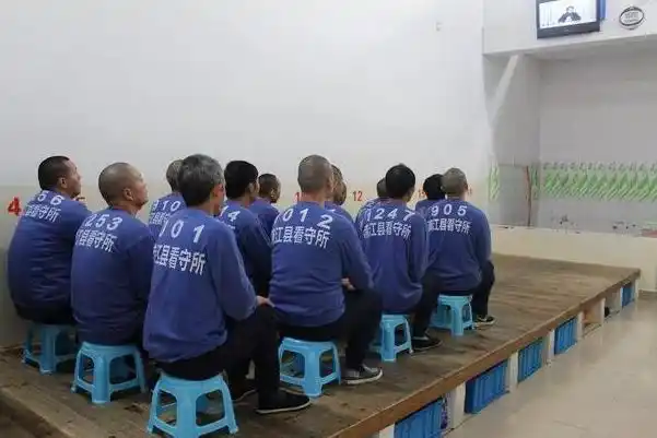 用亲身经历讲诉第一次进看守所的心情看守所里的生活是怎样的