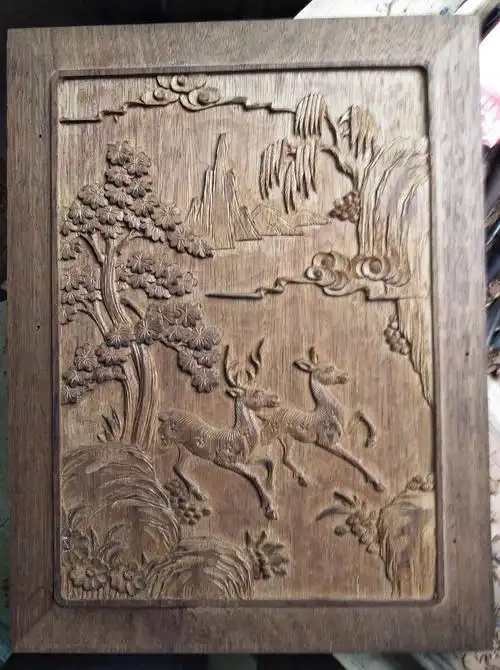 谢师傅浮雕作品七《吉祥双鹿》.