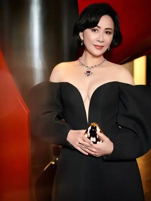 刘嘉玲生日会黑色深v抹胸礼服裙