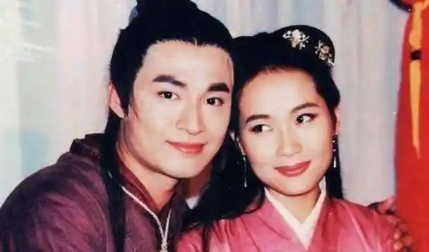 看到59岁叶童和68岁赵雅芝,才知生孩子对一个女人的影响有多大_皮肤