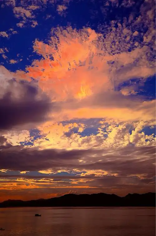 今天偶拍到绝美夕阳摄影作品啦,与摄影朋友