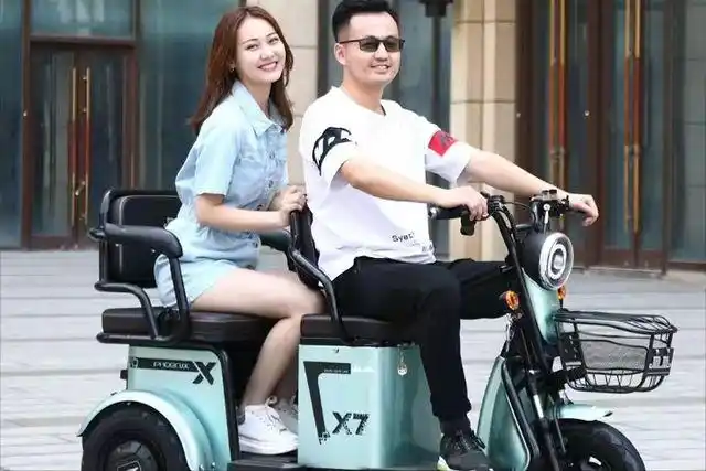 2款适合接娃的电动三轮车价格2000多可以坐3人适合夏天驾驶