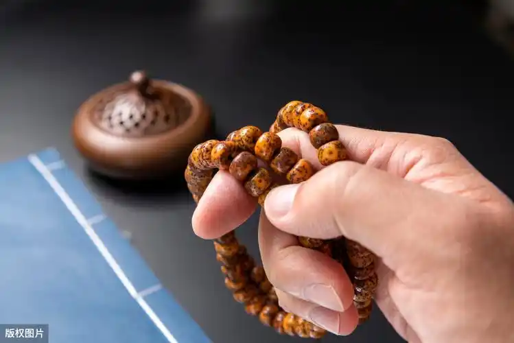 盘佛珠的正确手势图片(漫谈手串的) - 赤虎壹号