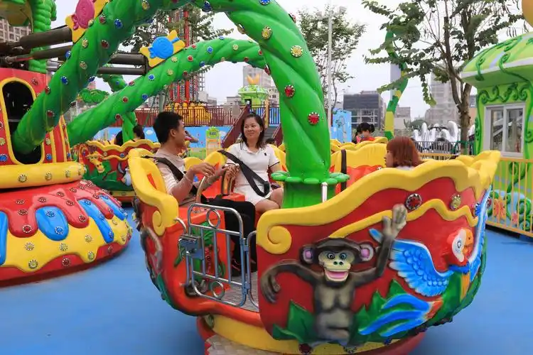 一入美景游乐园 男女老幼嗨翻天