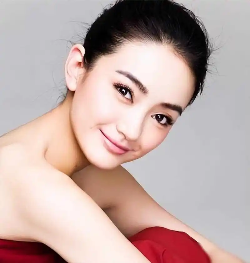 朱杰:演艺之路,低调中的坚持与探索 朱杰,备受观众喜爱的演员,以低调