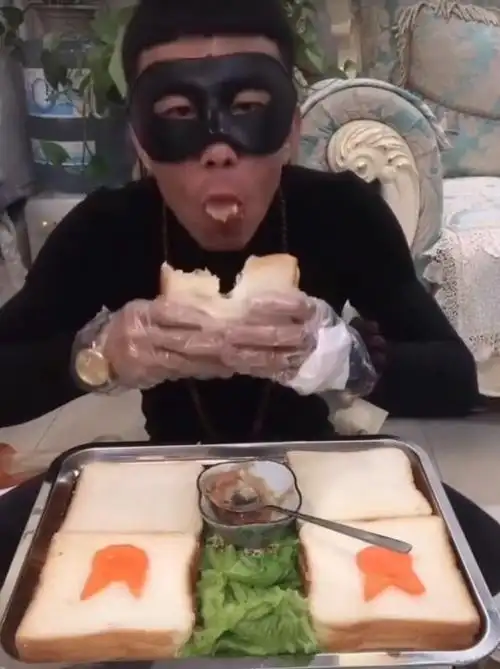 很多人一开始听老八觉得俗,觉得有点恶心,但是千万不要在鬼畜区就呆