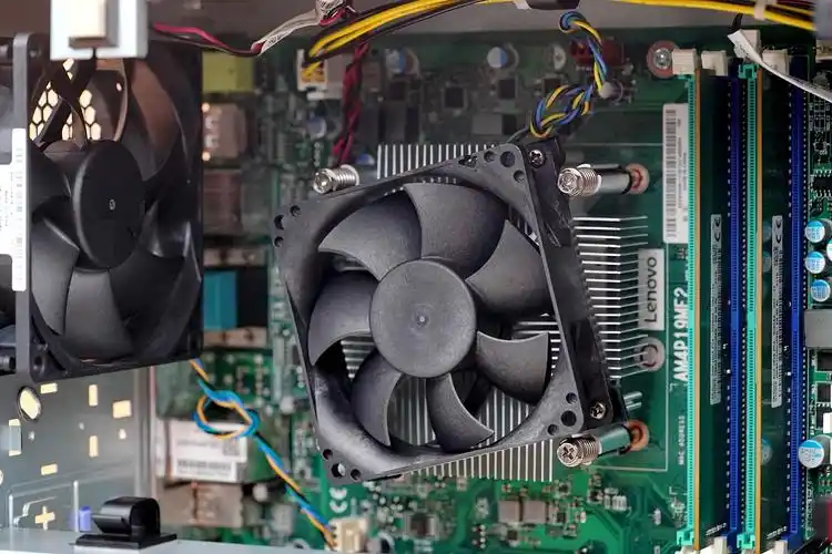 联想thinkcentre m600t台式主机图赏:17l容积 顶置提手