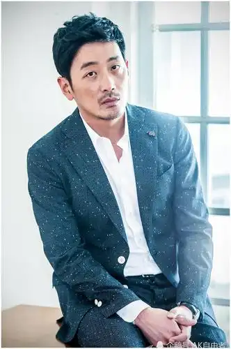 前篮球运动员,现综艺明星徐章勋以持有价值465亿韩元(约合4090万美元)