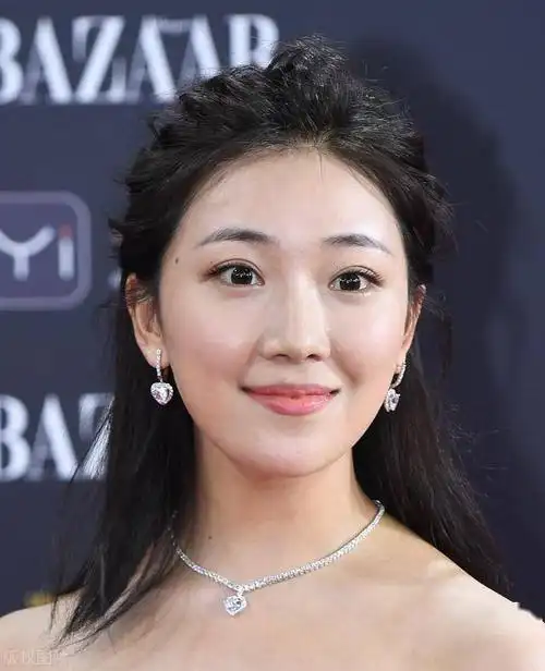 菅纫姿近照 这次被拍 有点漂亮了_手机搜狐网