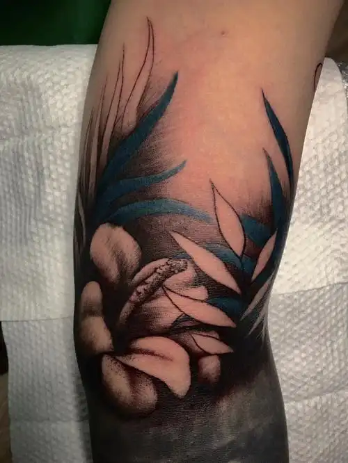 纹身  #刺青   承载者多年前无知把干净的小臂全刷黑了 现在想让他