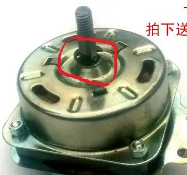 电风扇转轴加油在那加,有图吗