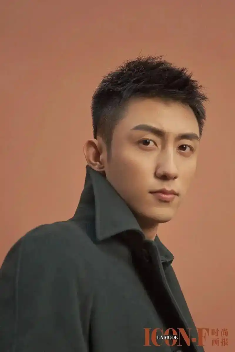 破冰行动里的李飞,罚罪里的常征,再到他从火光中走来的林陆骁真 - 抖