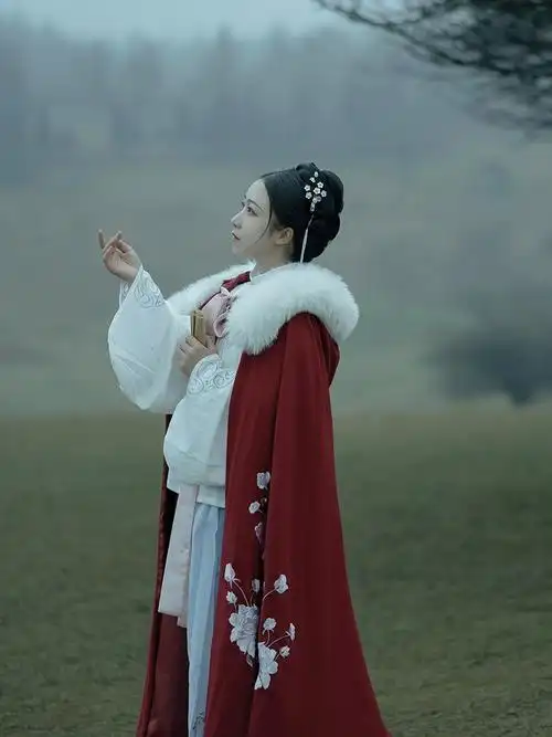 纳兰词斗篷汉服女长款加绒加厚中国风白色披风外套古装披肩秋冬款