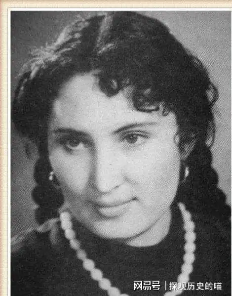 冰山上的来客假古兰丹姆演女特务太成功被当成真特务批斗