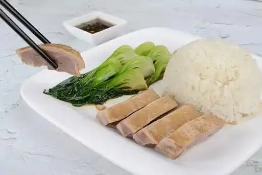 白切鸭饭本店以特色经营为基础,以服务满意为保证,着力打造品牌餐饮