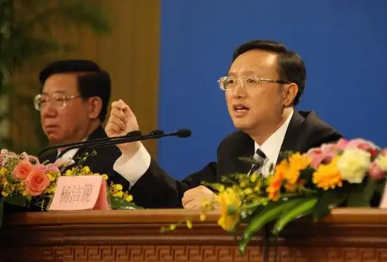 图文:外交部部长杨洁篪答记者问