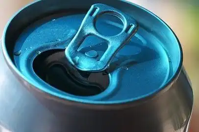 空空的罐头照片