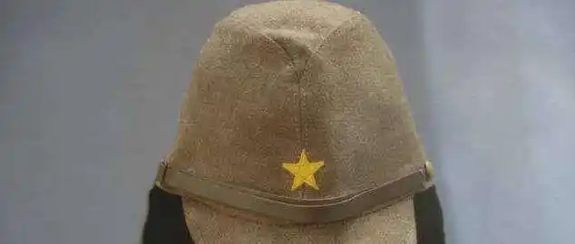 抗战时,日本军帽正中央为什么会有一颗五角星?老兵说出背后真相