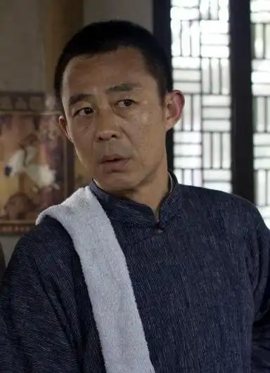 演员侯勇一婚娶70后二婚娶80后三婚50岁竟娶了90后