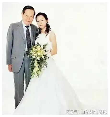 爷孙般82岁杨振宁与28岁妻子翁帆年龄悬殊54岁,:82岁杨振宁与28岁翁帆