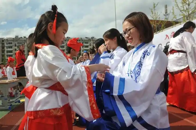 为学之初,礼仪之始                             ——暨德培小学2018