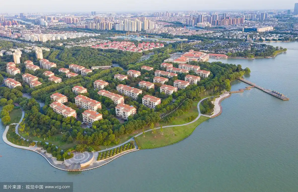 鸟瞰滨水城市居住区