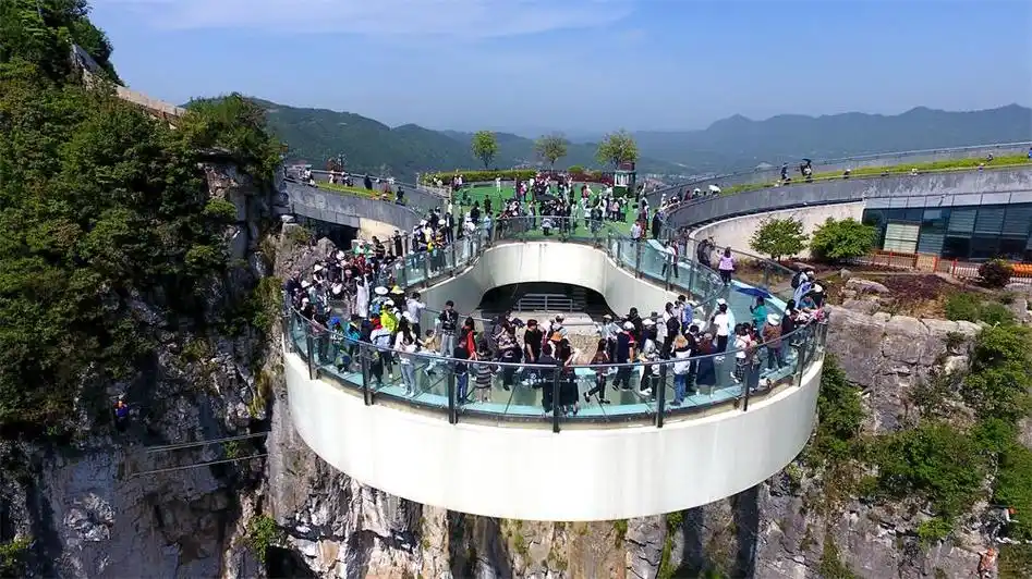 云阳龙缸景区迎来"五一"客流高峰