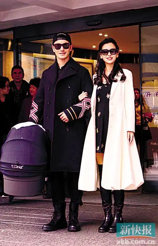 黄晓明angelababy携小海绵出院 辣妈baby短裙长靴气色佳