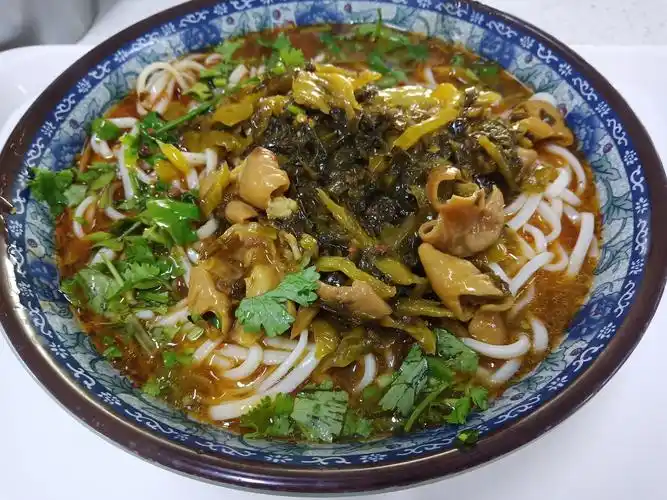 酸菜肥肠面   高孟