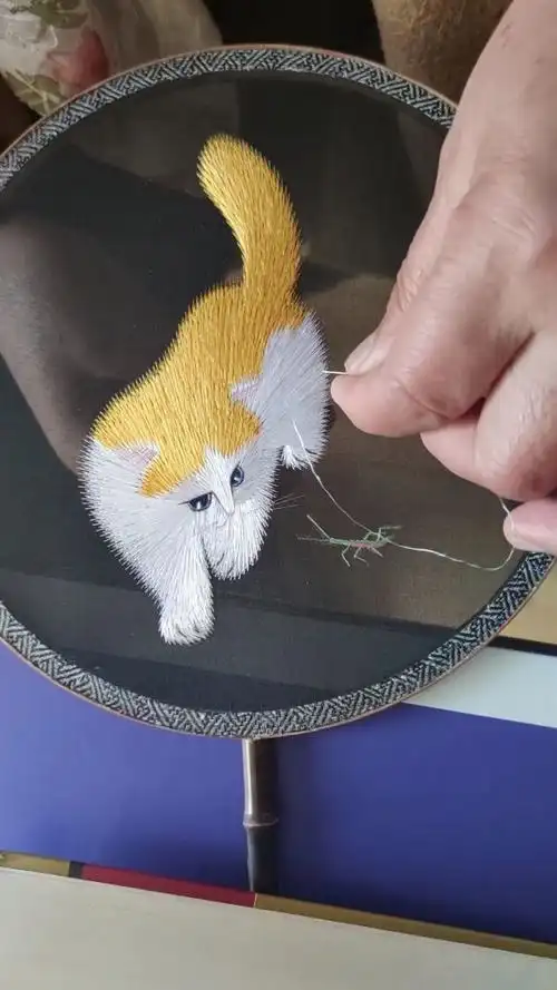 我们苏绣的绝活,双面绣异色绣猫咪93……全苏州没有几个人会.