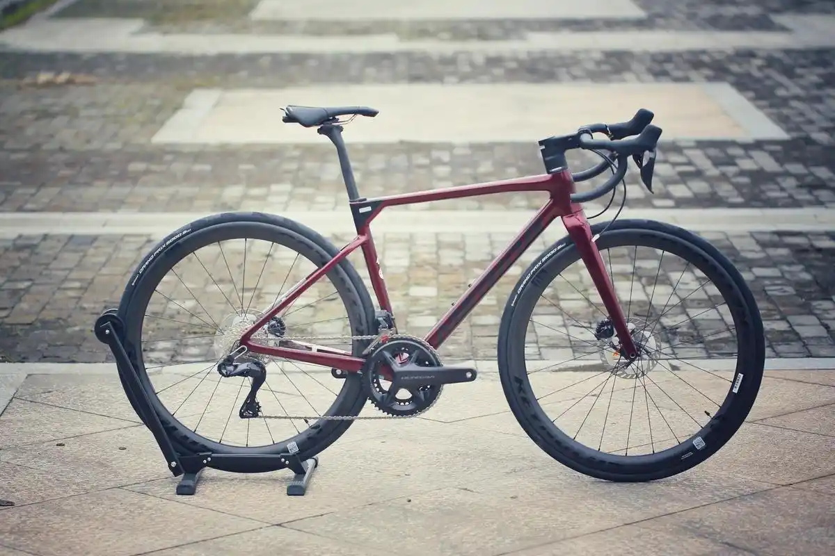 3万左右最能战的中端公路车,美利达斯特拉8000!