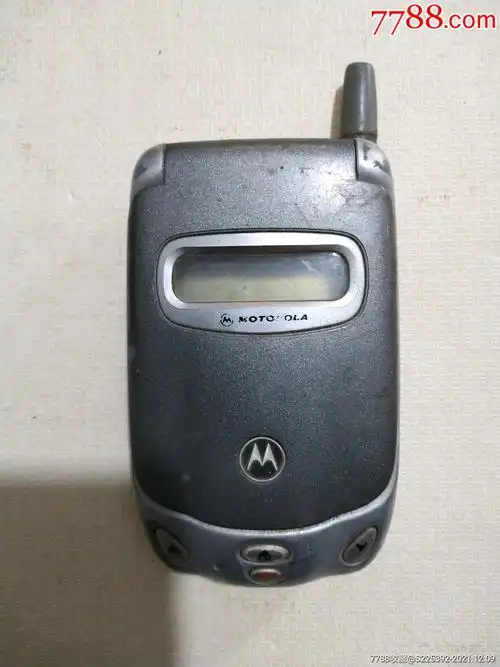 老式摩托罗拉翻盖手机