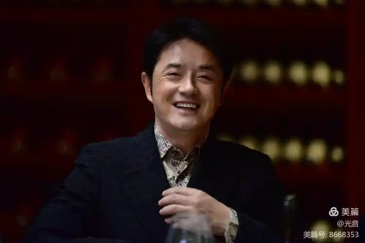 黄格选与美女共渡生日宴