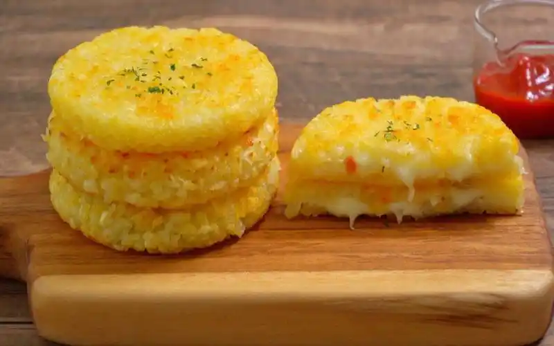 一人食早餐!焦脆的土豆芝士饼,咬一口满嘴都是拉丝!