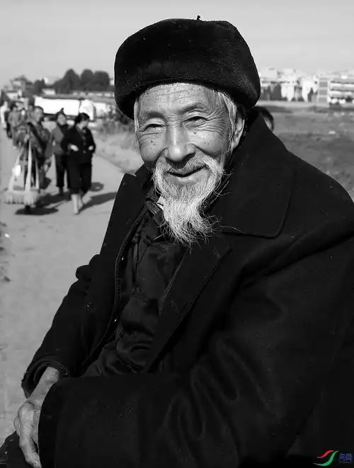 老人-----祝贺荣获首页黑白影像精华!