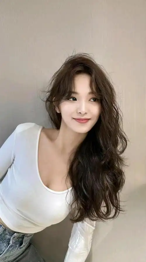 大波浪卷发:从街头到c位,这发型能打通关