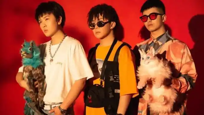 "90后中国说唱歌手喊话美国!赵立坚转发