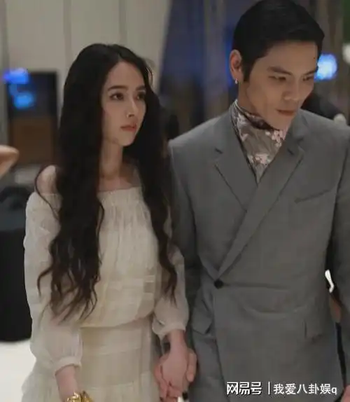 向太郭碧婷同台看秀席间婆媳畅聊被指两人不似婆媳更似母女