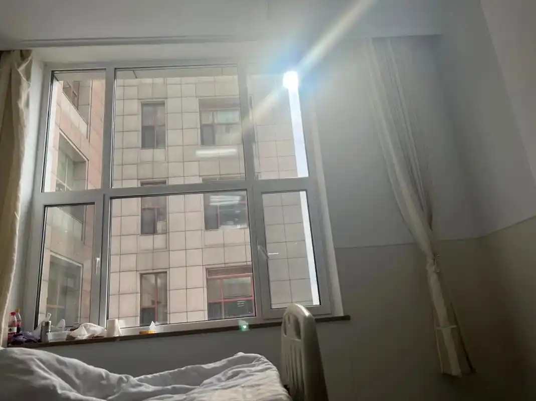 被隔离在病房的日子!透过玻璃进来的光!#看窗外的世界 ##记 - 抖音