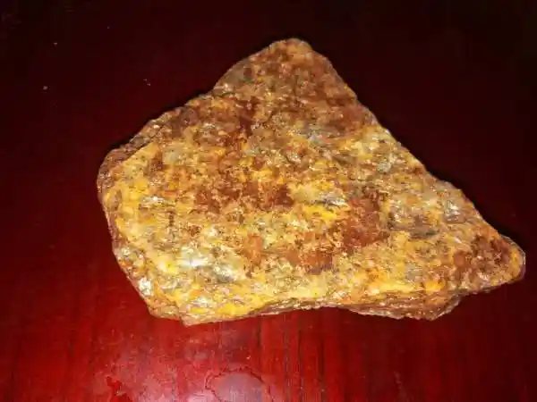 天然采集银矿石呈三角形一块版可平放保天